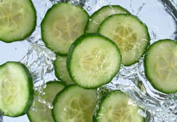 cetriolo a fette in acqua