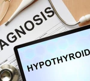 due schermi bianchi con scritto diagnosis e hypothyroism (ipotiroidismo)