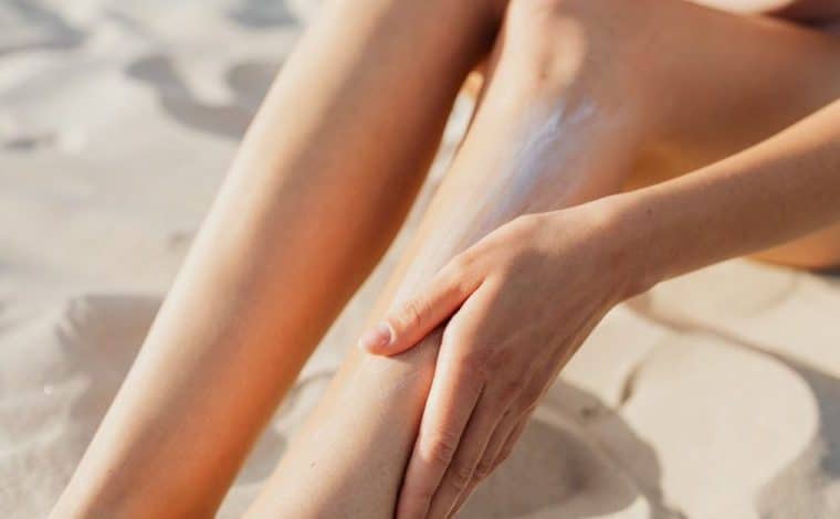 Immagine gratuita di abbronzatura, applicare, avvicinamento